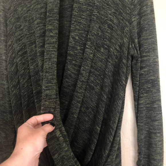 Max studio Green Black Drape Long Sleeve Surplice Top Size Small - Picture 5 of 7